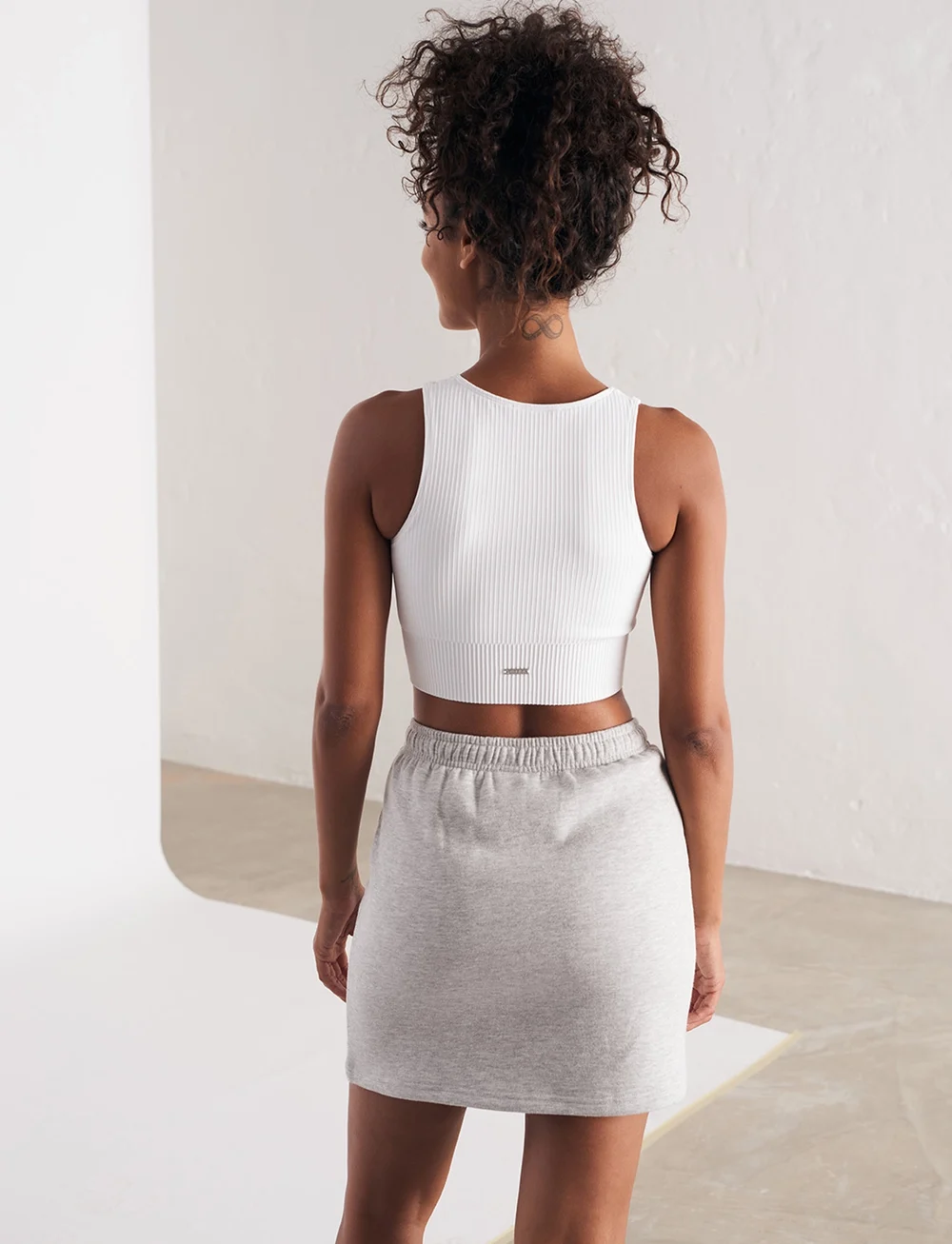 aim´n - White Ribbed Seamless Crop Top - wysokie - white - 4