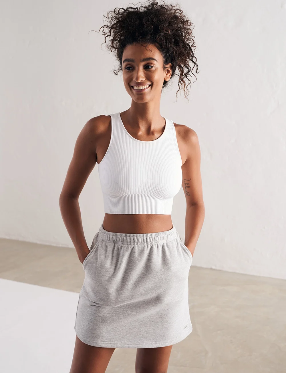 aim´n - White Ribbed Seamless Crop Top - wysokie - white - 5
