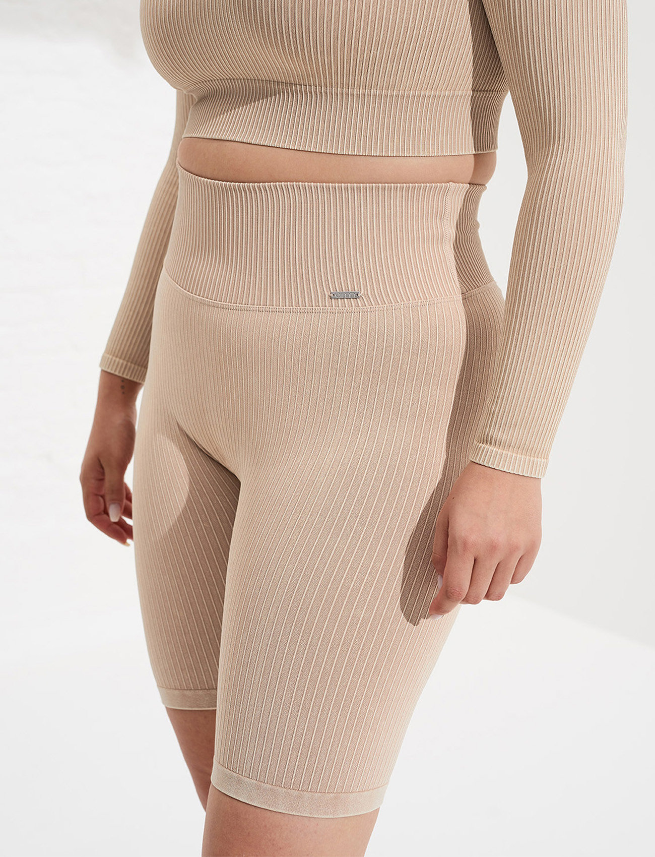 aim´n - Ribbed Seamless Biker Shorts - 1/2 længde - sand washed - 5