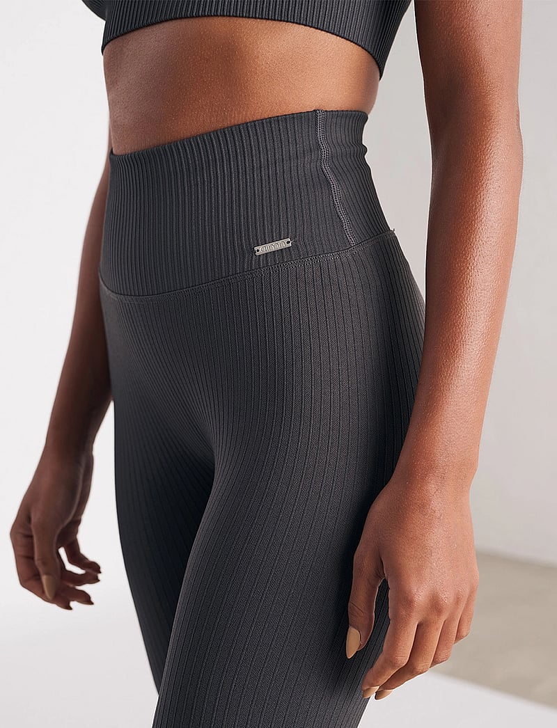 aim´n - Shadow Grey Ribbed Seamless Biker Shorts - lühikesed retuusid - shadow grey - 5