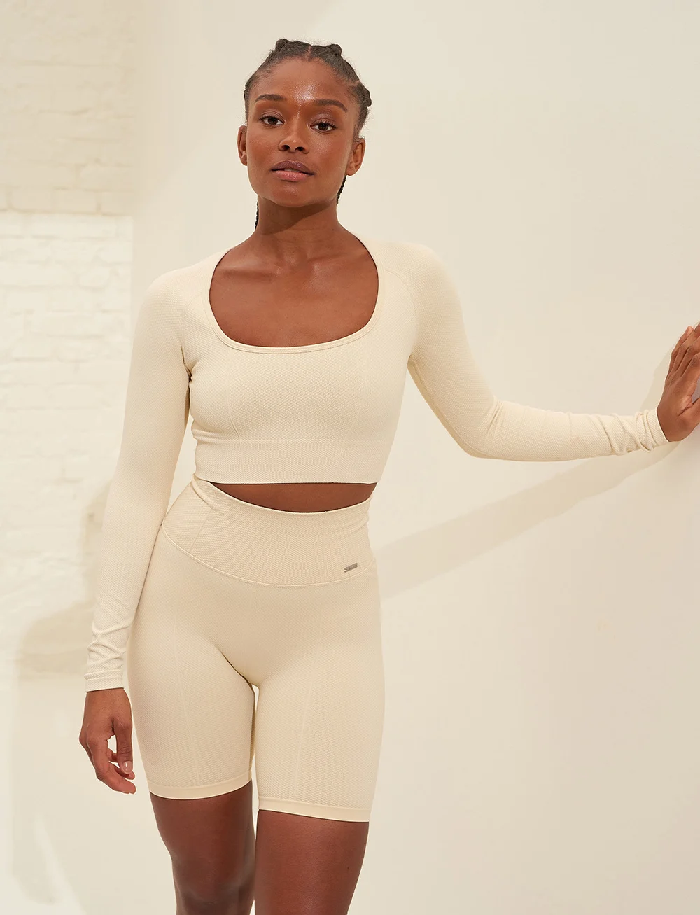 aim´n - Luxe Seamless Cropped Long Sleeve - crop-tops - oat white - 0