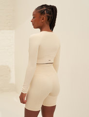 AIM'N - Luxe Seamless Cropped Long Sleeve - pitkähihaiset topit - oat white - 4