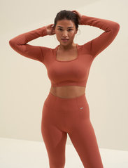 AIM'N - Luxe Seamless Crop Long Sleeve - hauts à manches longues - rouge - 6