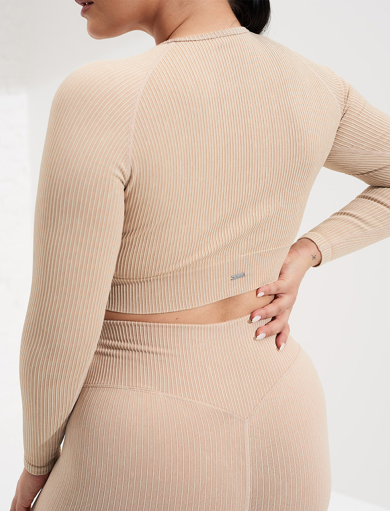 aim´n - Sand Washed Ribbed Seamless Crop Long Sleeve - crop tops - sand washed - 4