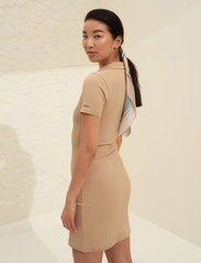 AIM'N - Ribbed Seamless Polo Dress - t-paitamekot - solid beige - 4