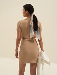 AIM'N - Ribbed Seamless Polo Dress - t-kreklu kleitas - solid beige - 5