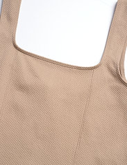 AIM'N - Luxe Seamless Singlet - linnen - solid beige - 7