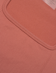AIM'N - Luxe Seamless Short Sleeve - topy sportowe - rouge - 2