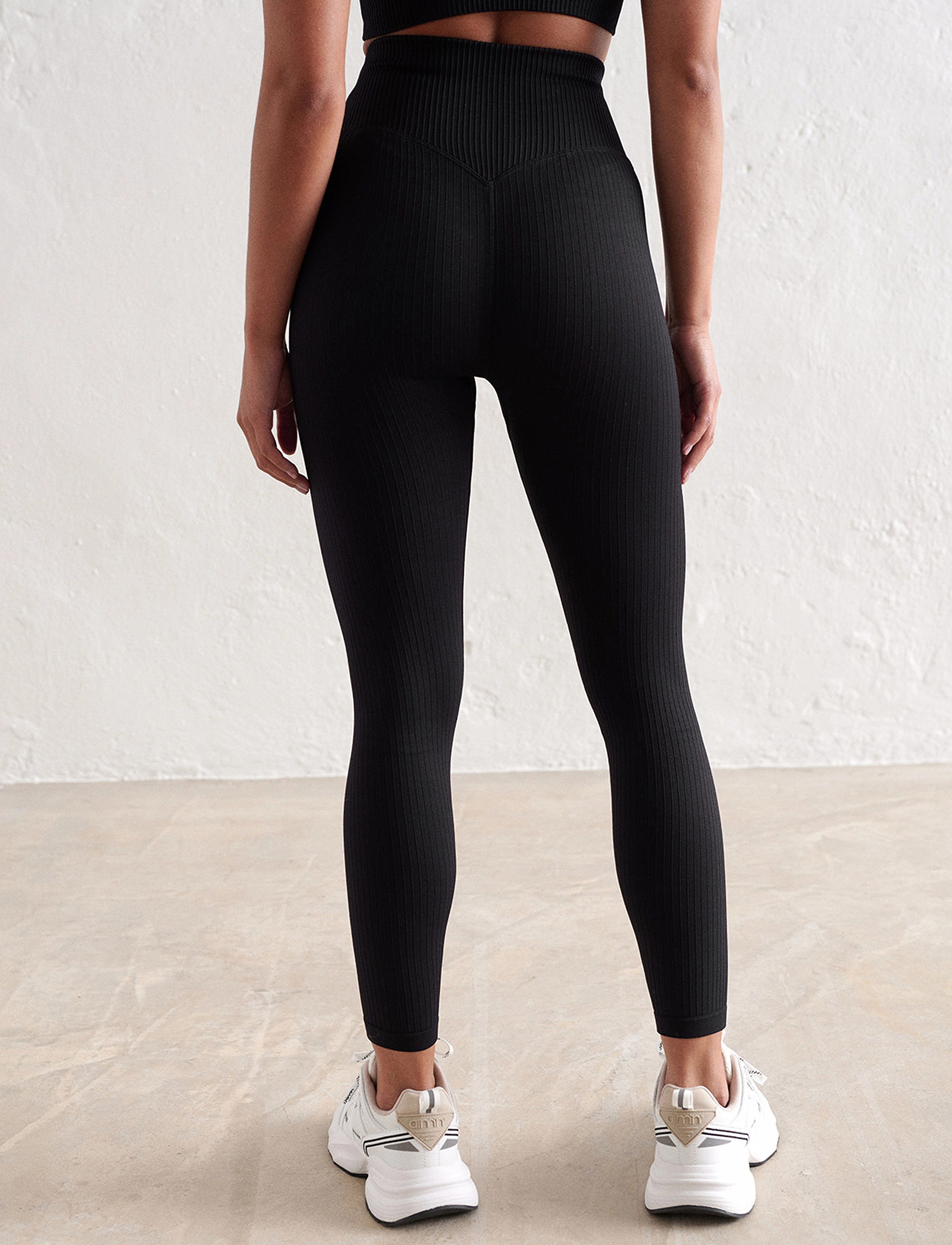 aim´n - Ribbed Seamless Petite Tights - fuld længde - black - 4