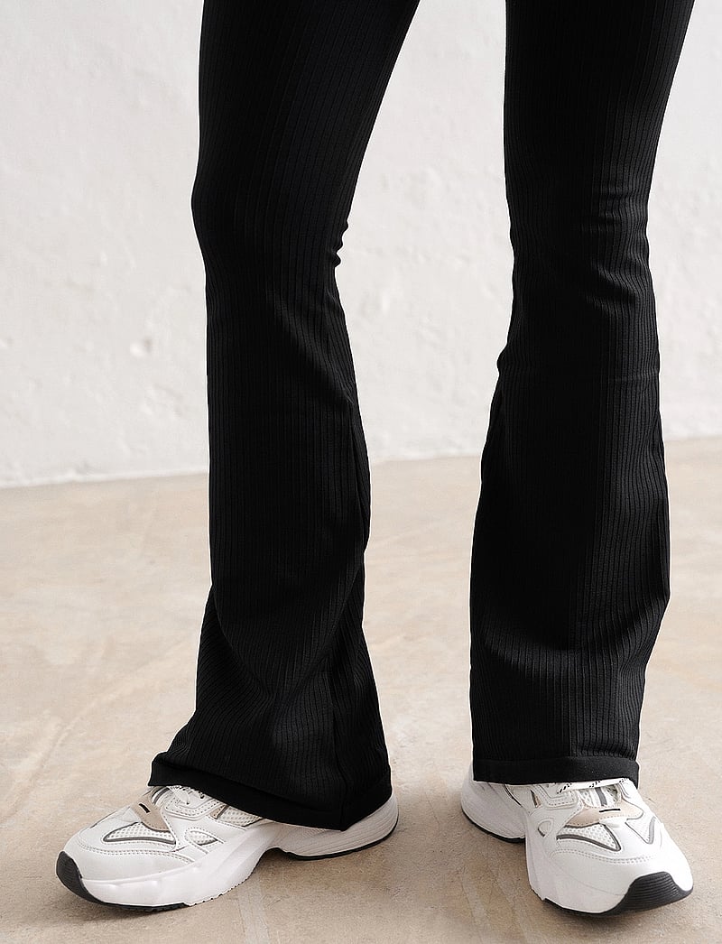 aim´n - Ribbed Seamless Flare Petite Tights - seamless tights - black - 5