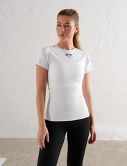 AIM'N - Edge Core Short Sleeve - t-shirts - white - 0