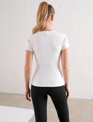 AIM'N - Edge Core Short Sleeve - t-shirts - white - 5