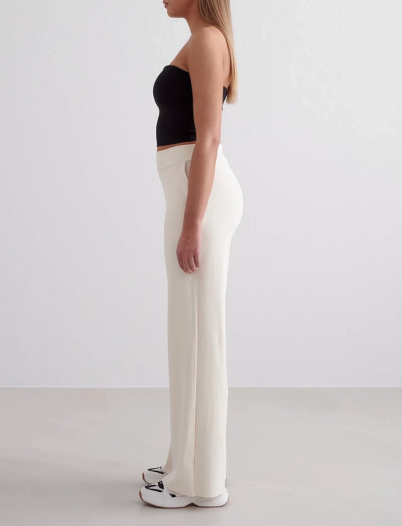 aim´n - Sense Wide Pants - joggingbukser - almond white - 4