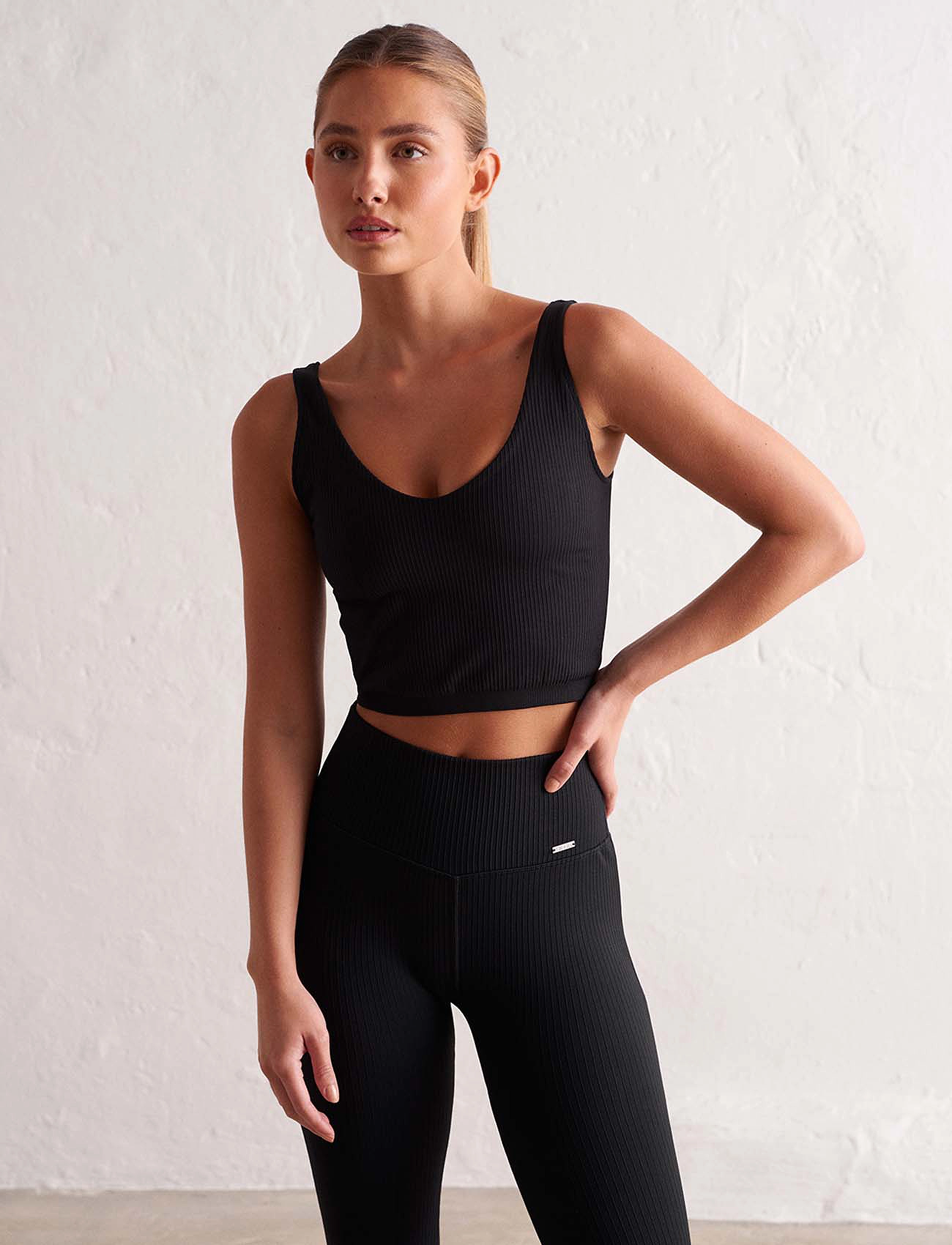 aim´n - Ribbed Seamless Bralette - lite støtte - black - 4