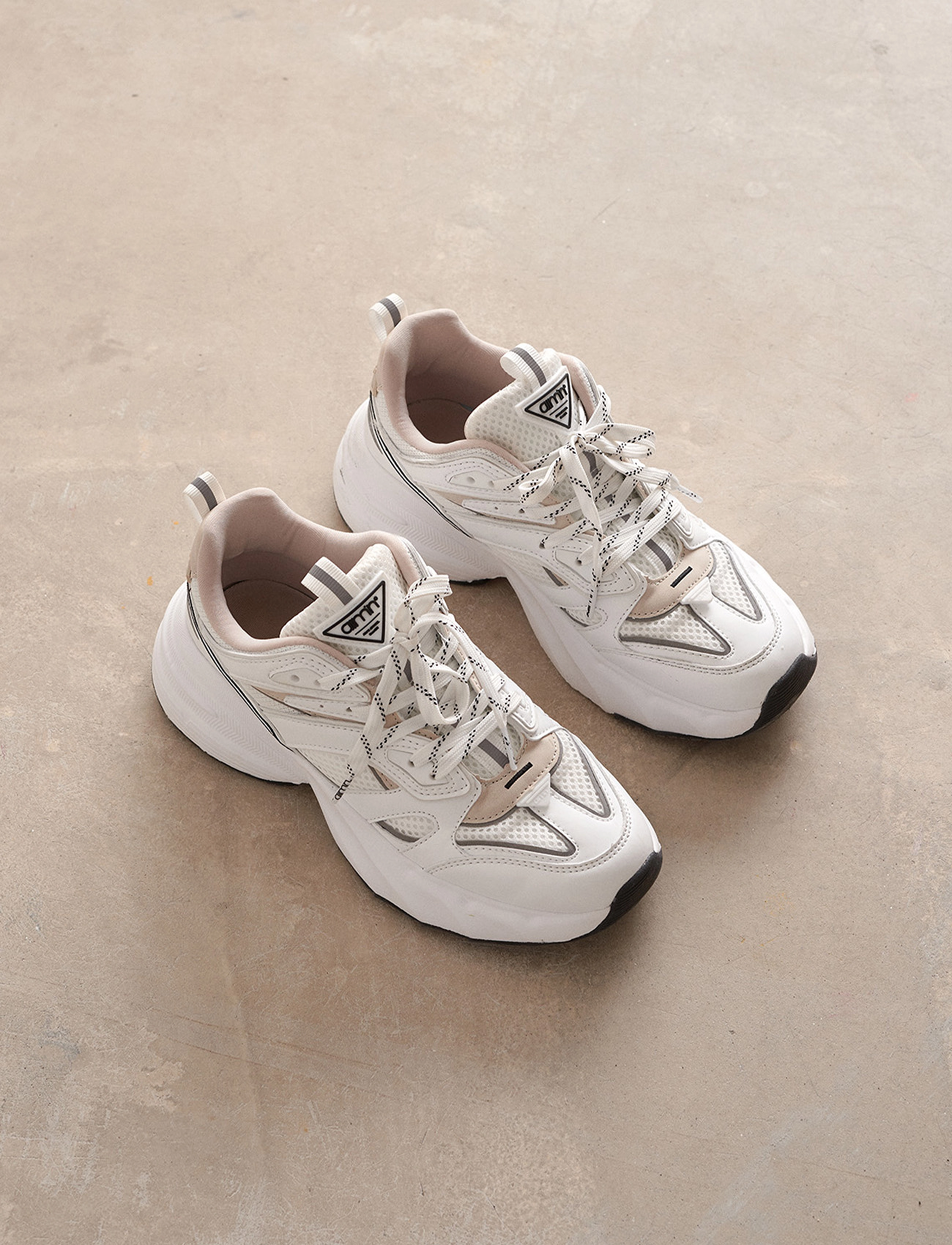 Låg sneaker 'Athena 100' beige / svart 7