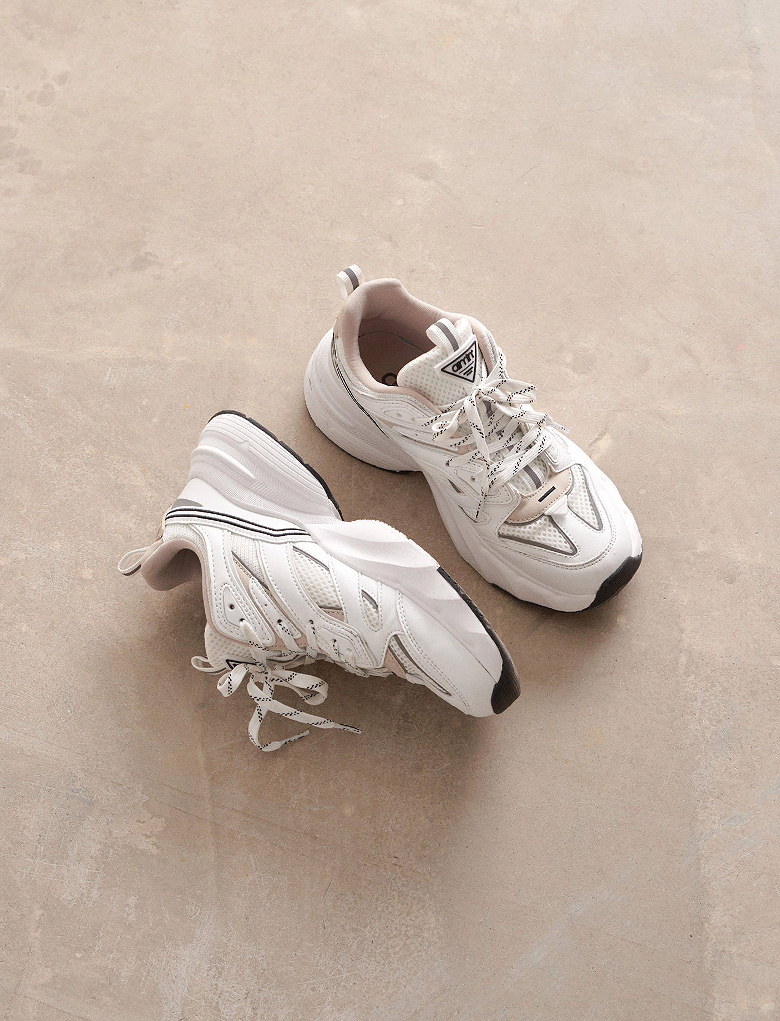 Låg sneaker 'Athena 100' beige / svart 9