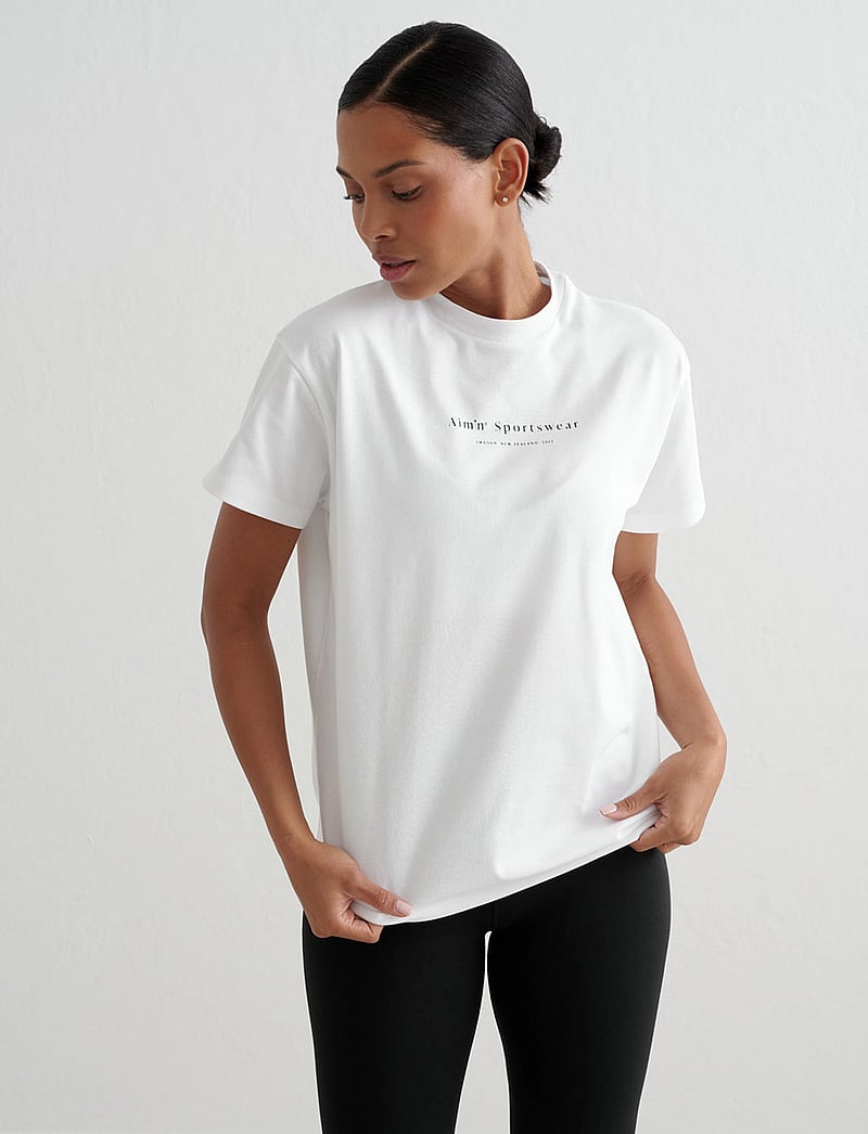 aim´n - Serif Boyfriend T-shirt - t-shirts - white - 2