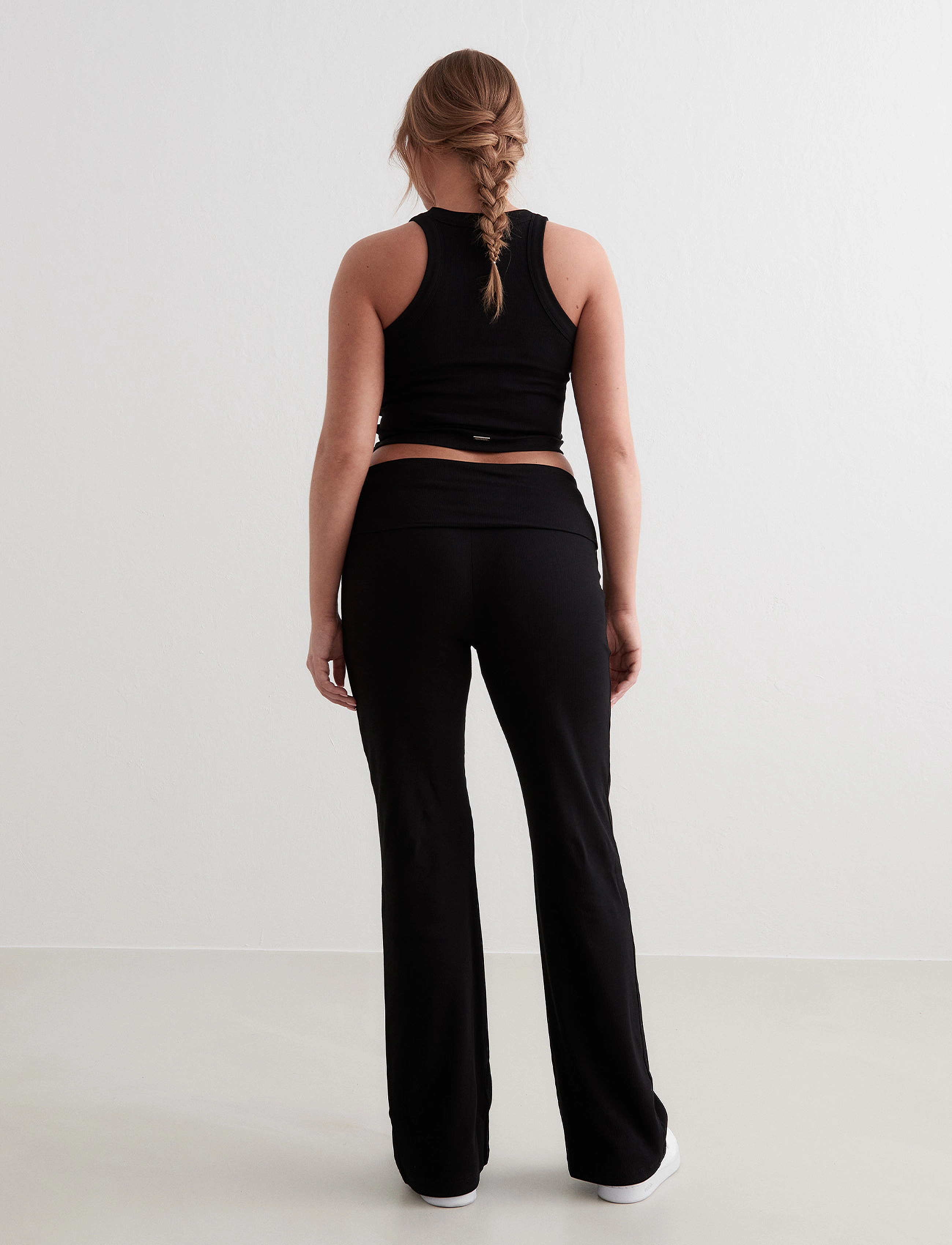 aim´n - Ease Ribbed Tank Top - crop tops - black - 5