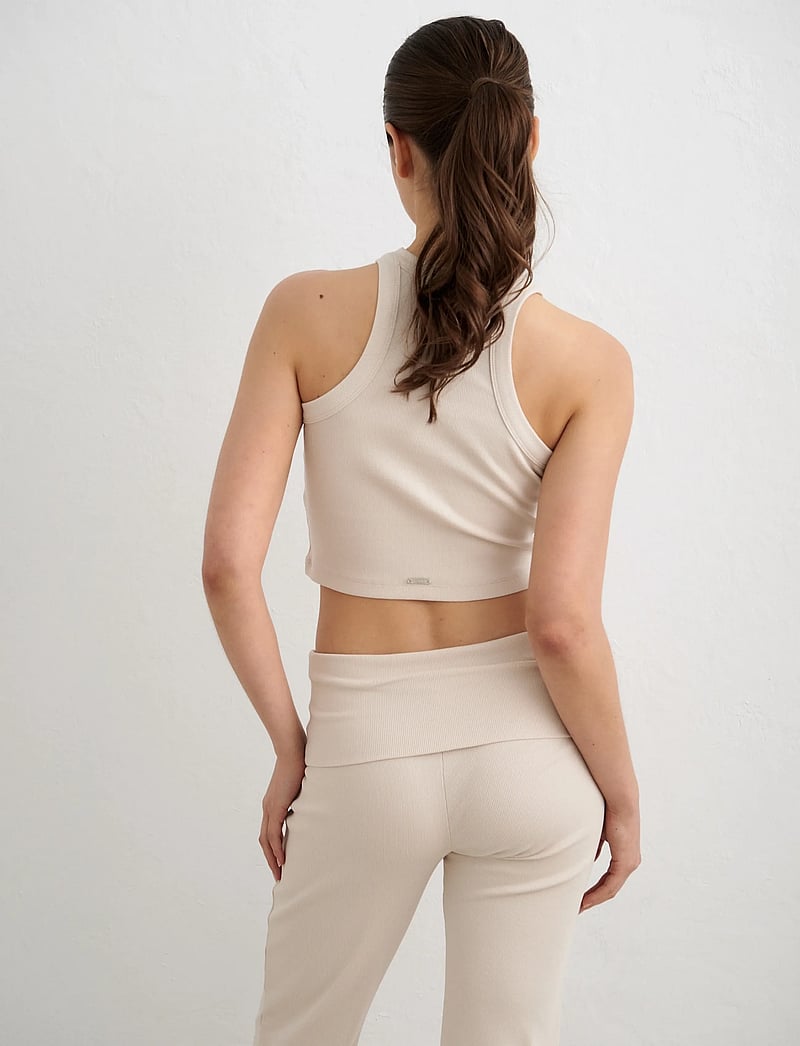 aim´n - Ease Ribbed Tank Top - Õlapaeltega pluusid - sand - 5
