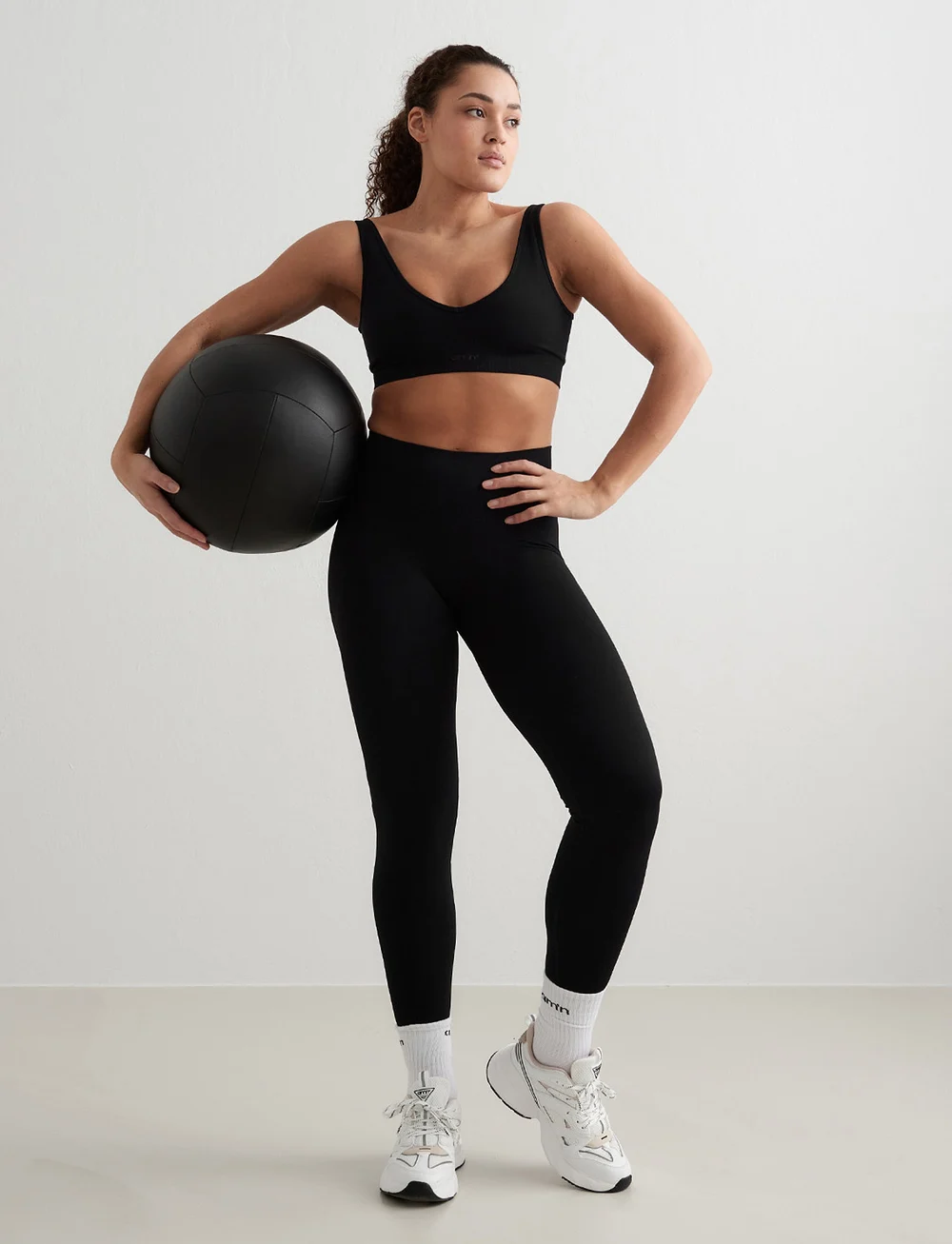 aim´n - Shape Seamless Tights - trainingstights - black - 0