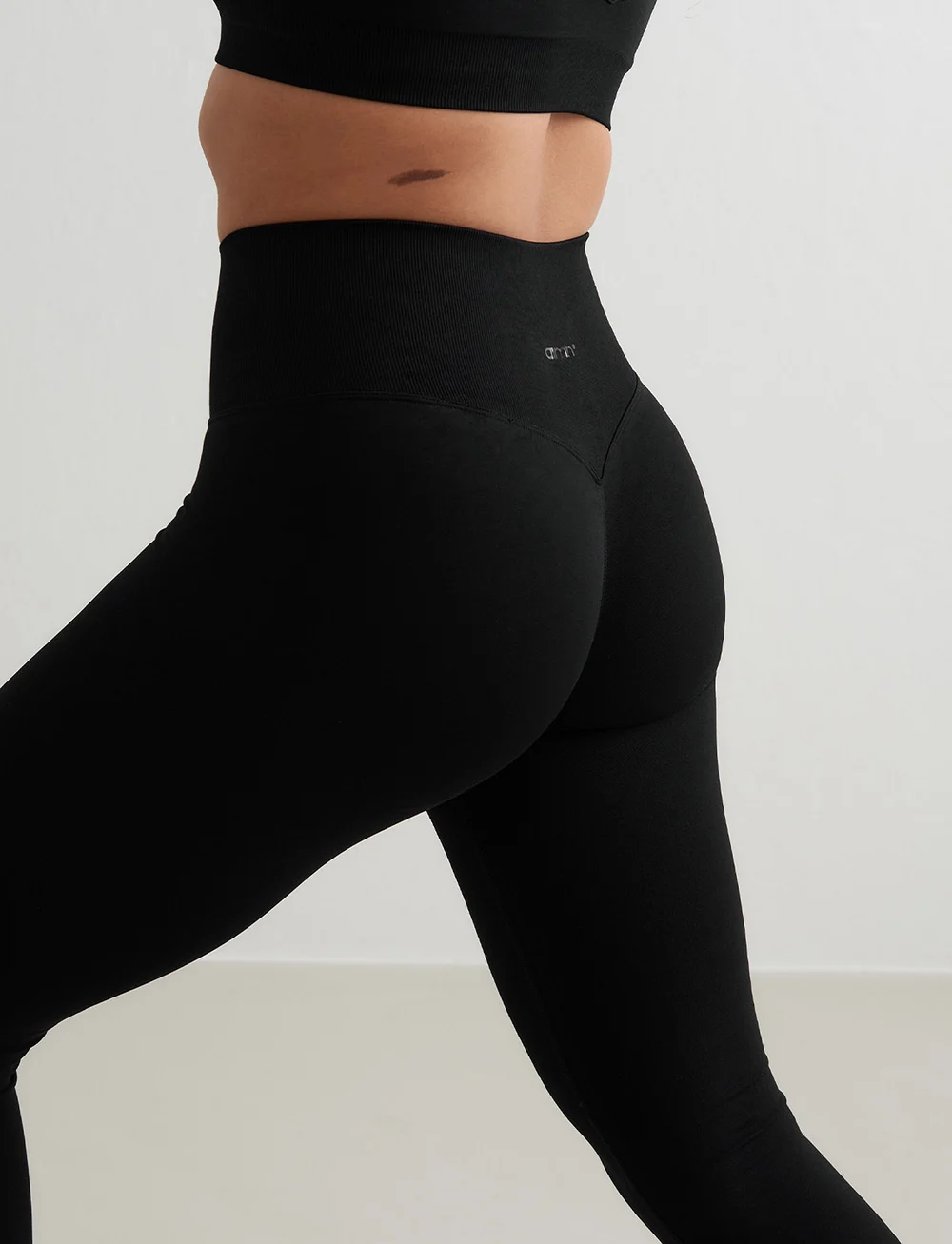 aim´n - Shape Seamless Tights - trainingstights - black - 5