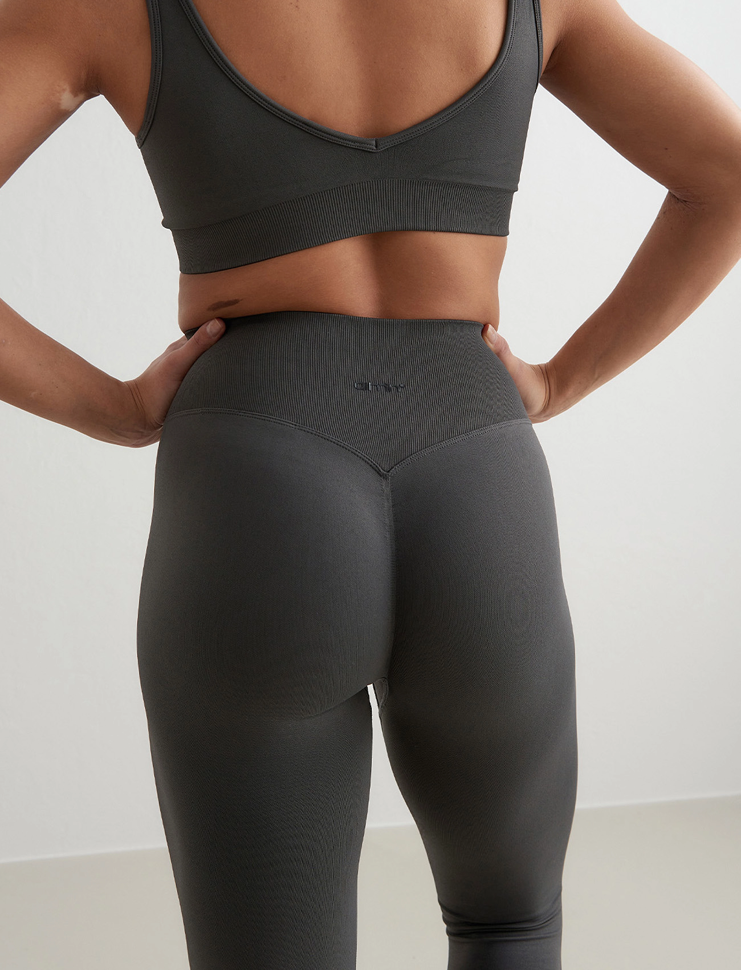 aim´n - Shape Seamless Tights - volle länge - shadow grey - 4