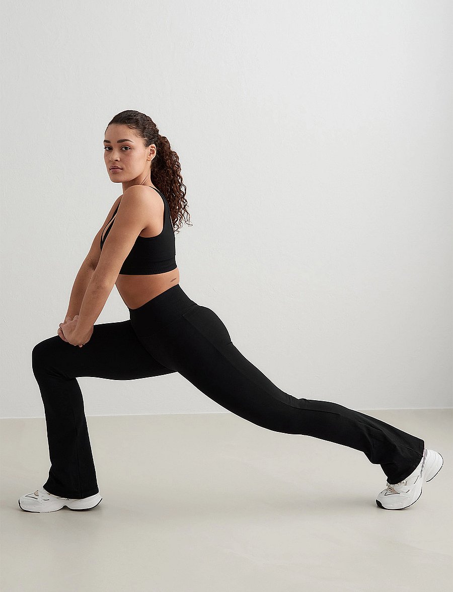 aim´n - Shape Seamless Flare Tights - trainingstights - black - 5