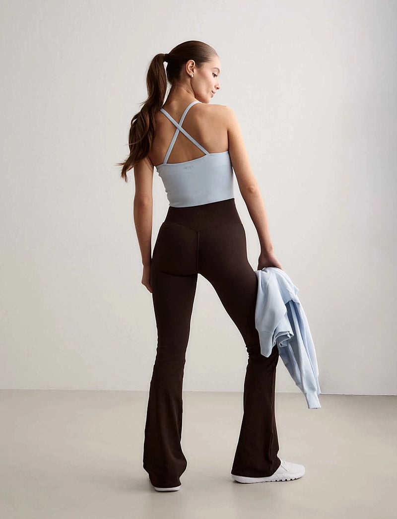 aim´n - Shape Seamless Flare Tights - trainingstights - chocolate - 3