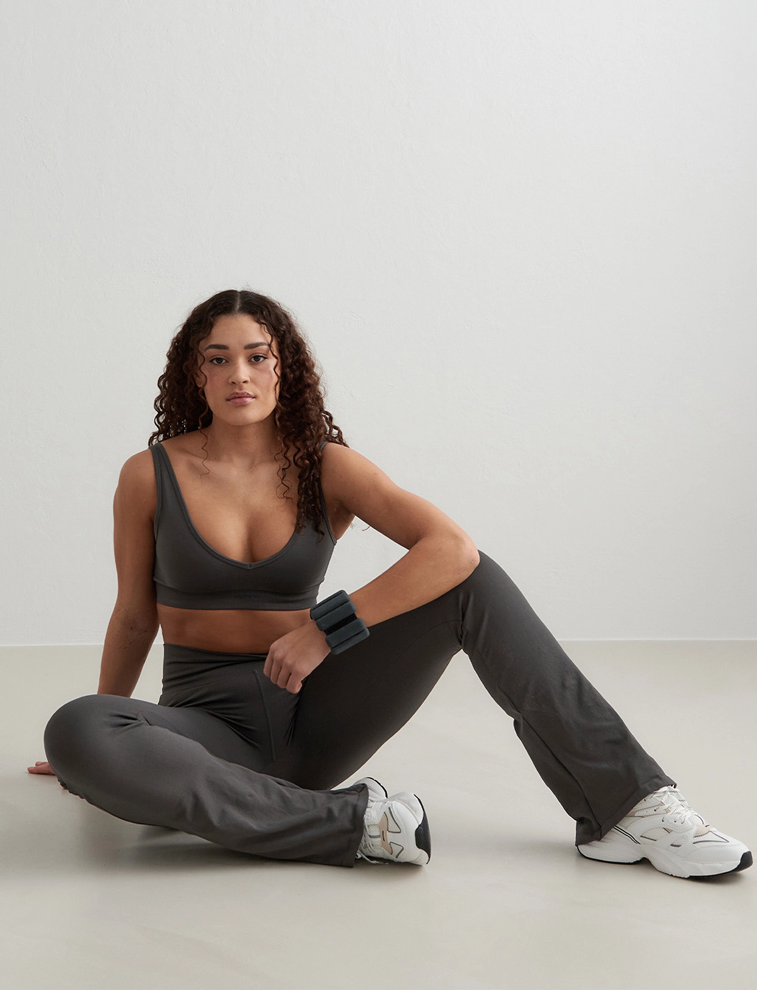 aim´n - Shape Seamless Flare Tights - training tights - shadow grey - 4