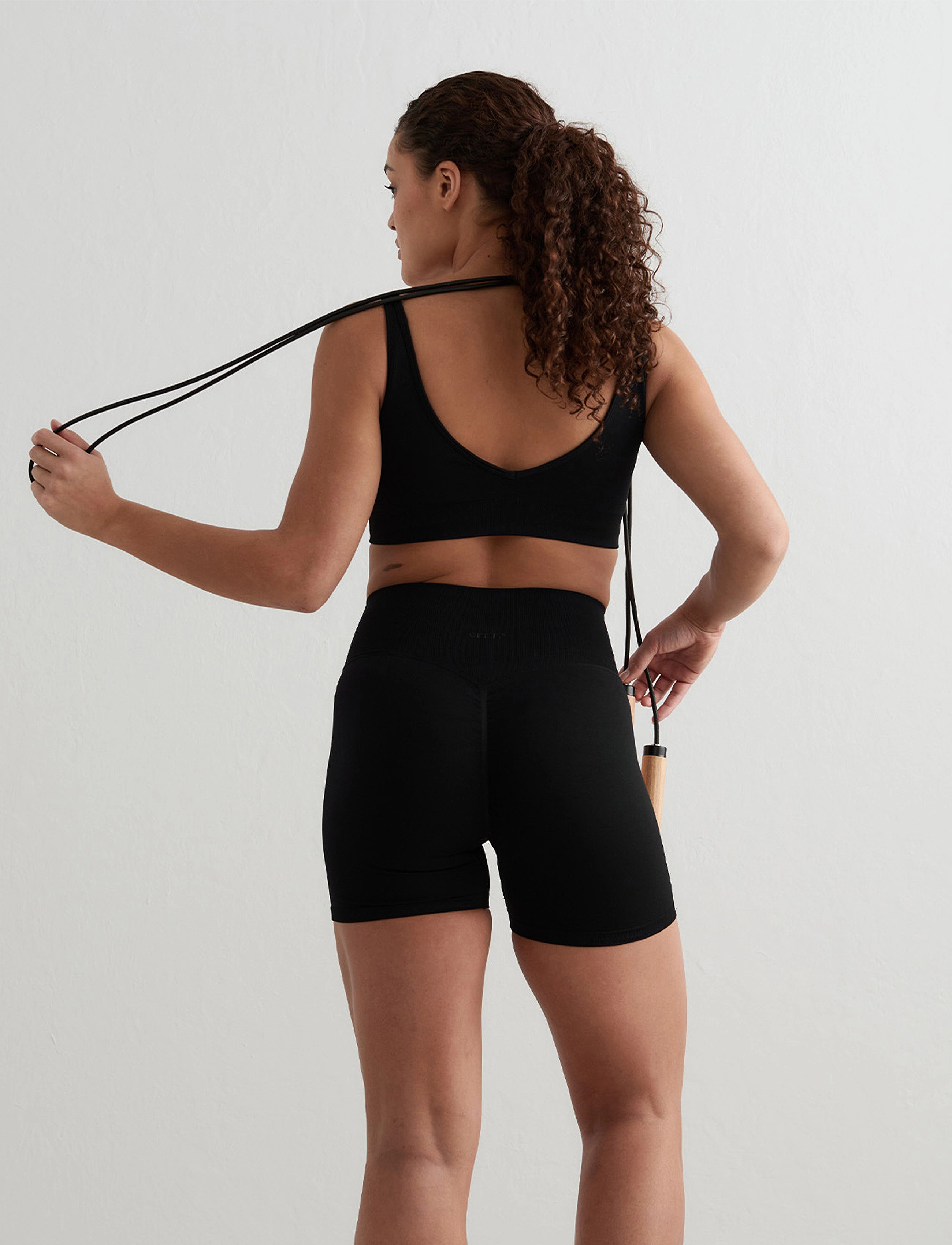 aim´n - Shape Seamless Hotpants - 1/2 lengde - black - 3