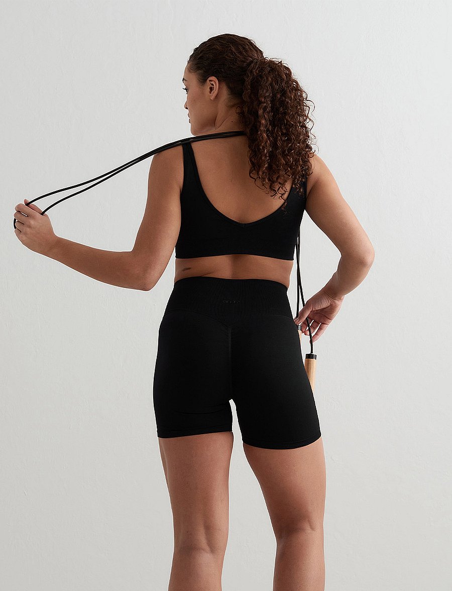 aim´n - Shape Seamless Hotpants - 1/2 länge - black - 3