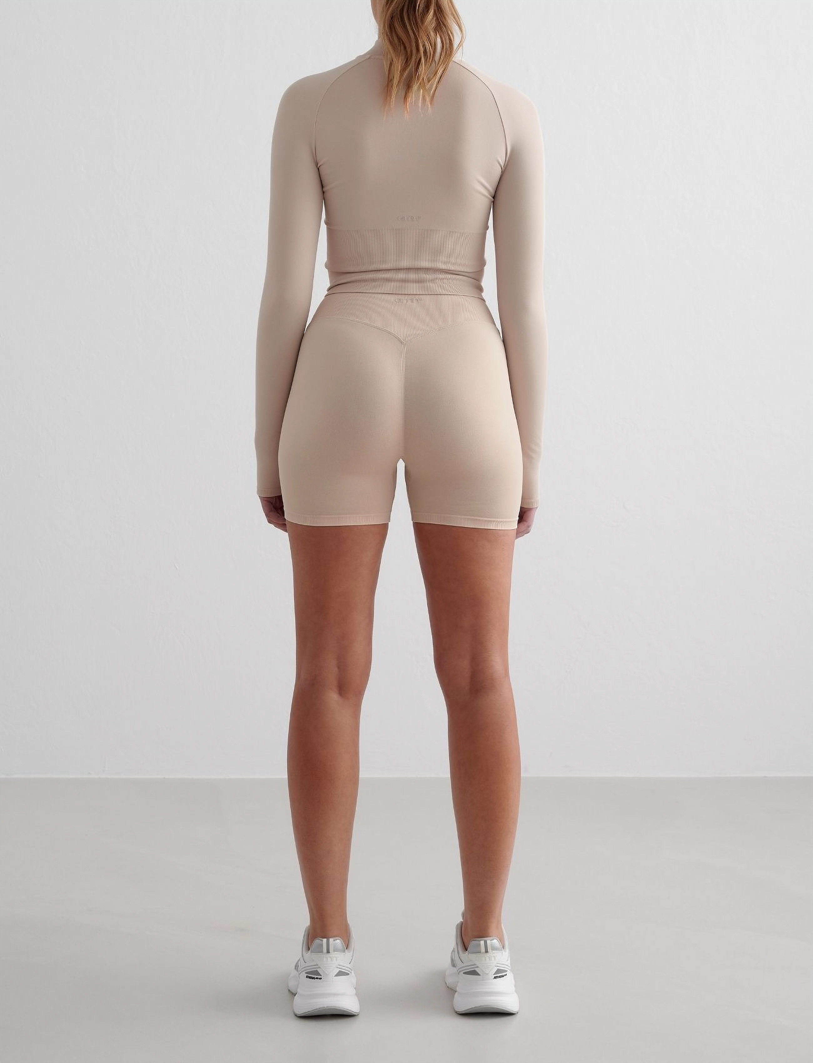 aim´n - Shape Seamless Hotpants - 1/2 länge - clay - 3