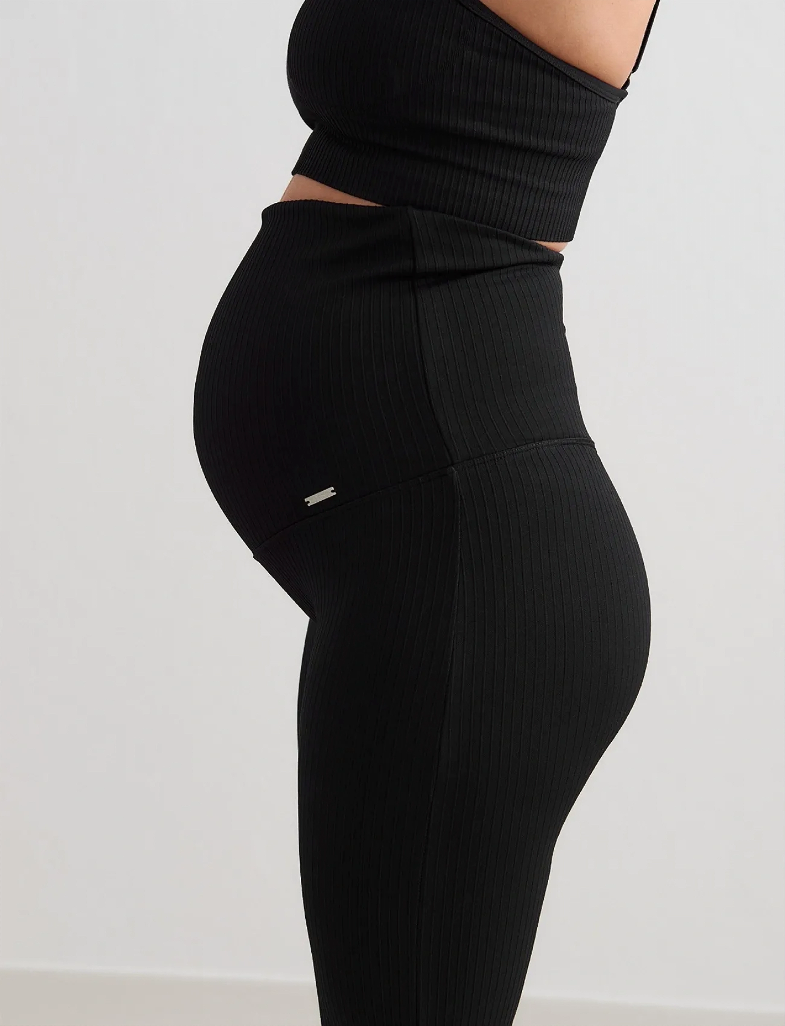 aim´n - Ribbed Seamless Flare Maternity Tights - treenitrikoot - black - 4