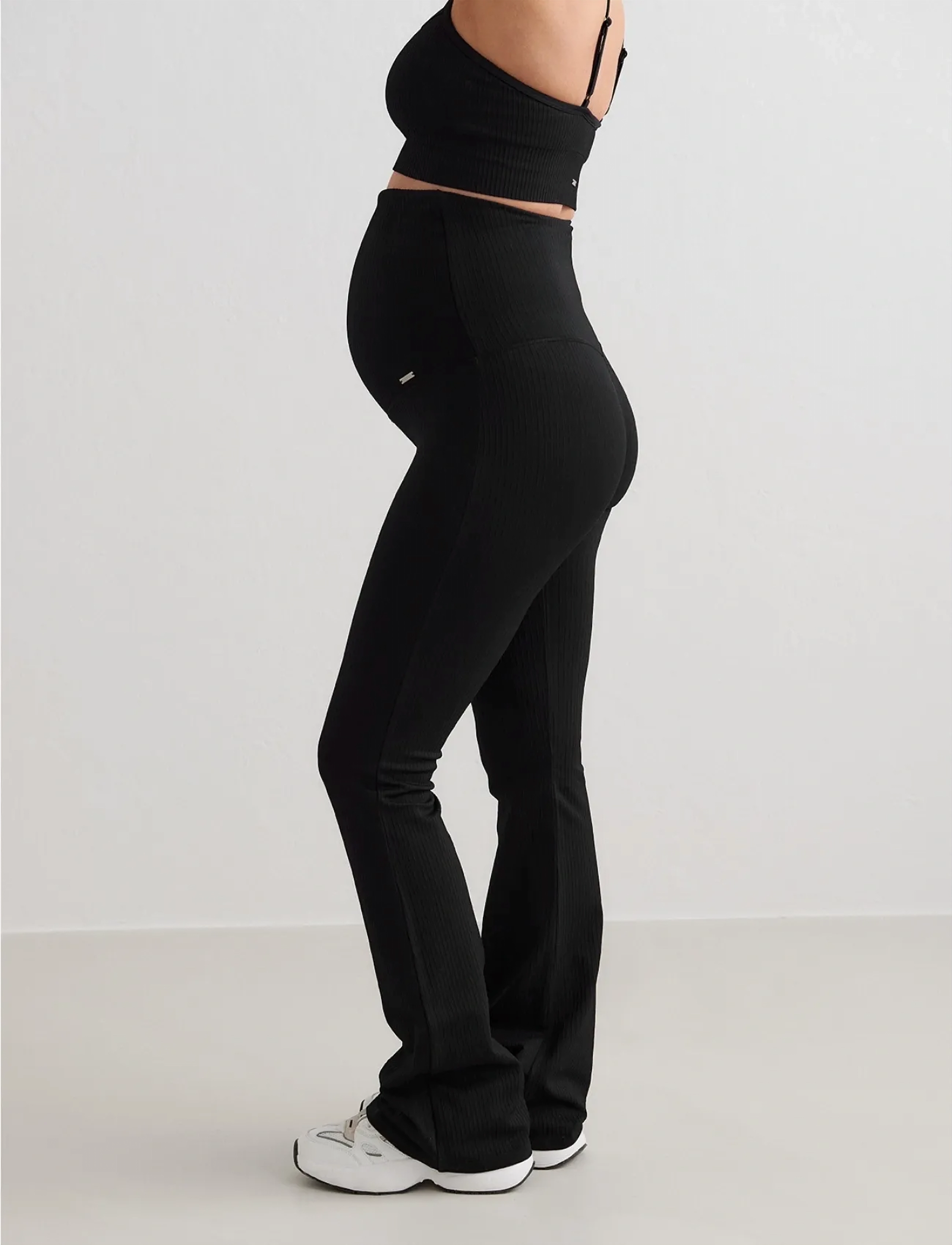 aim´n - Ribbed Seamless Flare Maternity Tights - treenitrikoot - black - 5