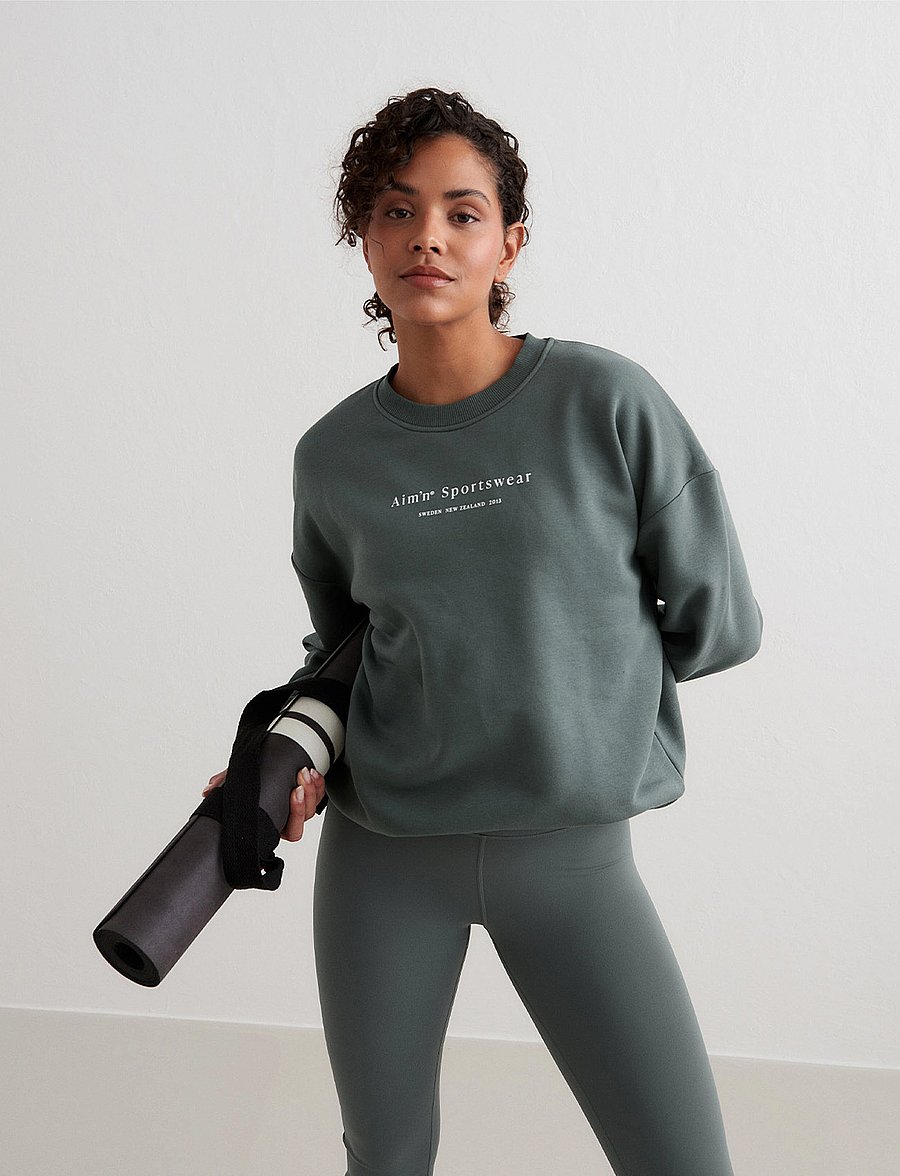 aim´n - Serif Sweatshirt - sweatshirts - sage - 3