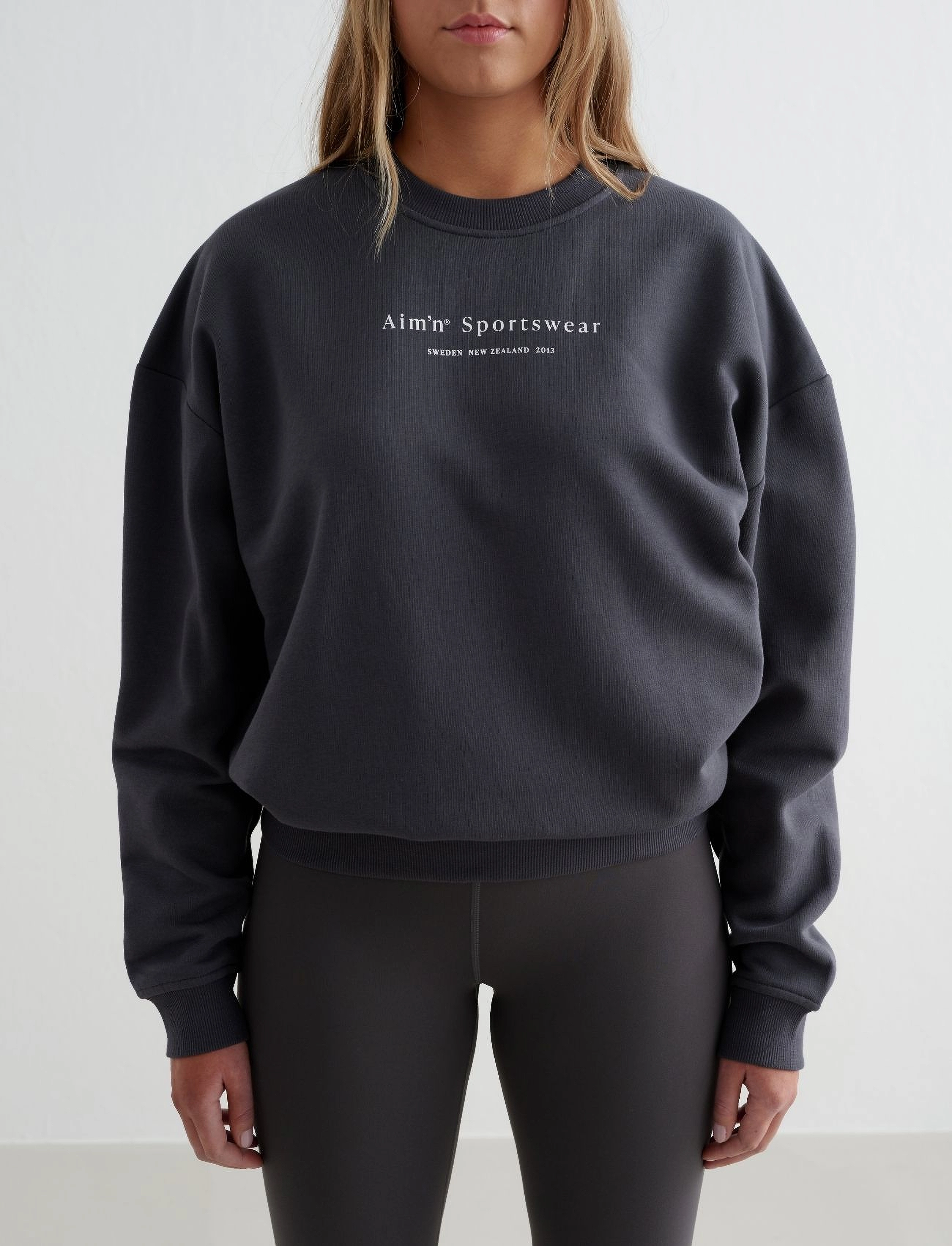aim ́n Serif Sweatshirt, Kvinder, Rundhalset Sweatshirt, Grå, Str: S