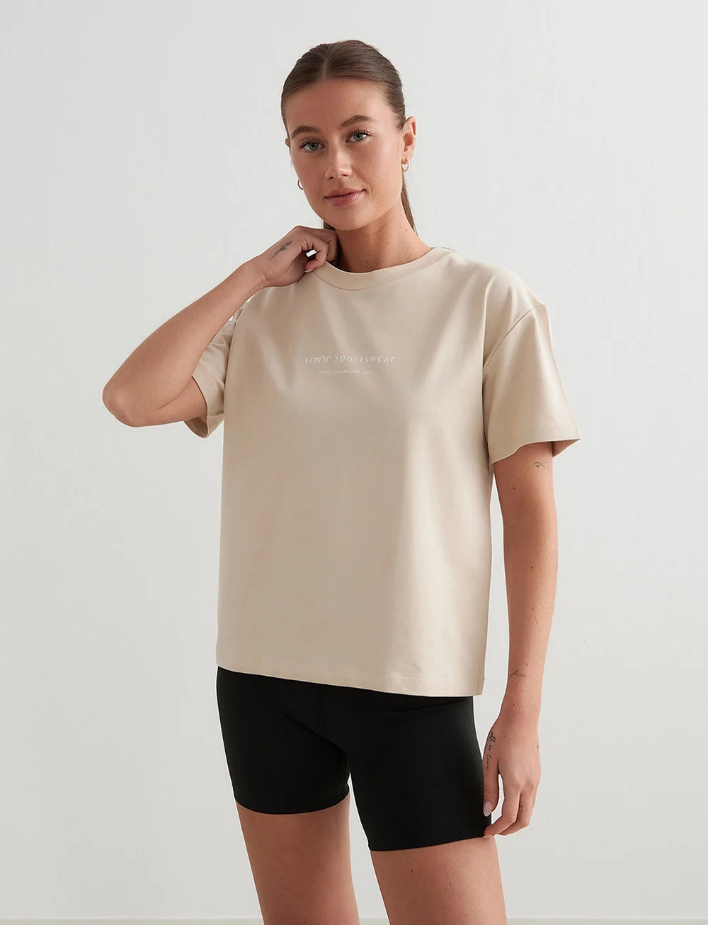 aim´n - Serif Boxy T-Shirt - t-shirts - cafÉ au lait - 3