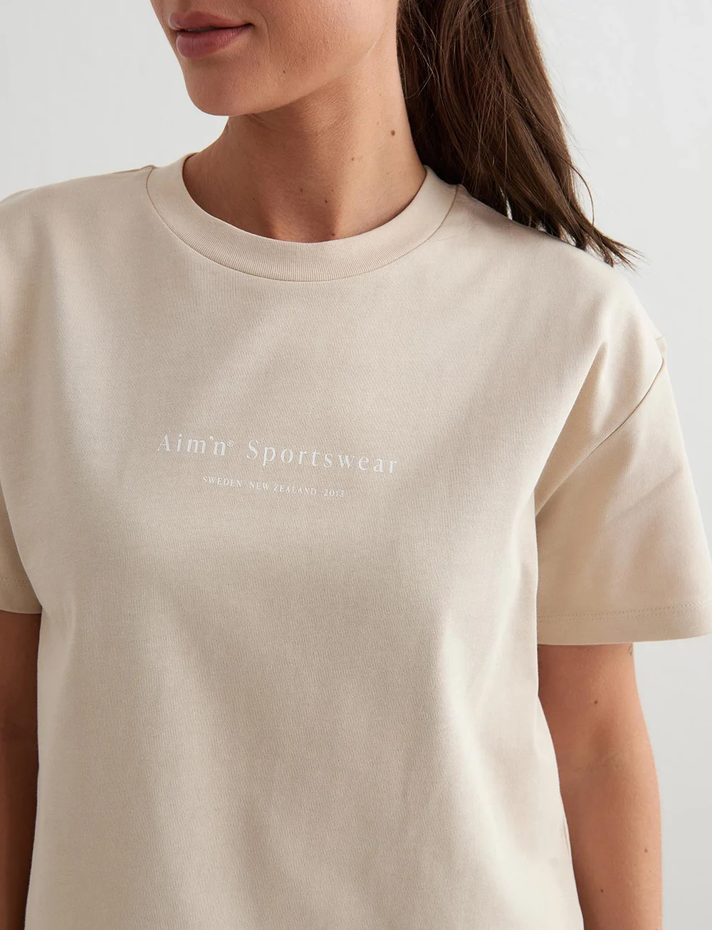aim´n - Serif Boxy T-Shirt - t-shirts - cafÉ au lait - 4