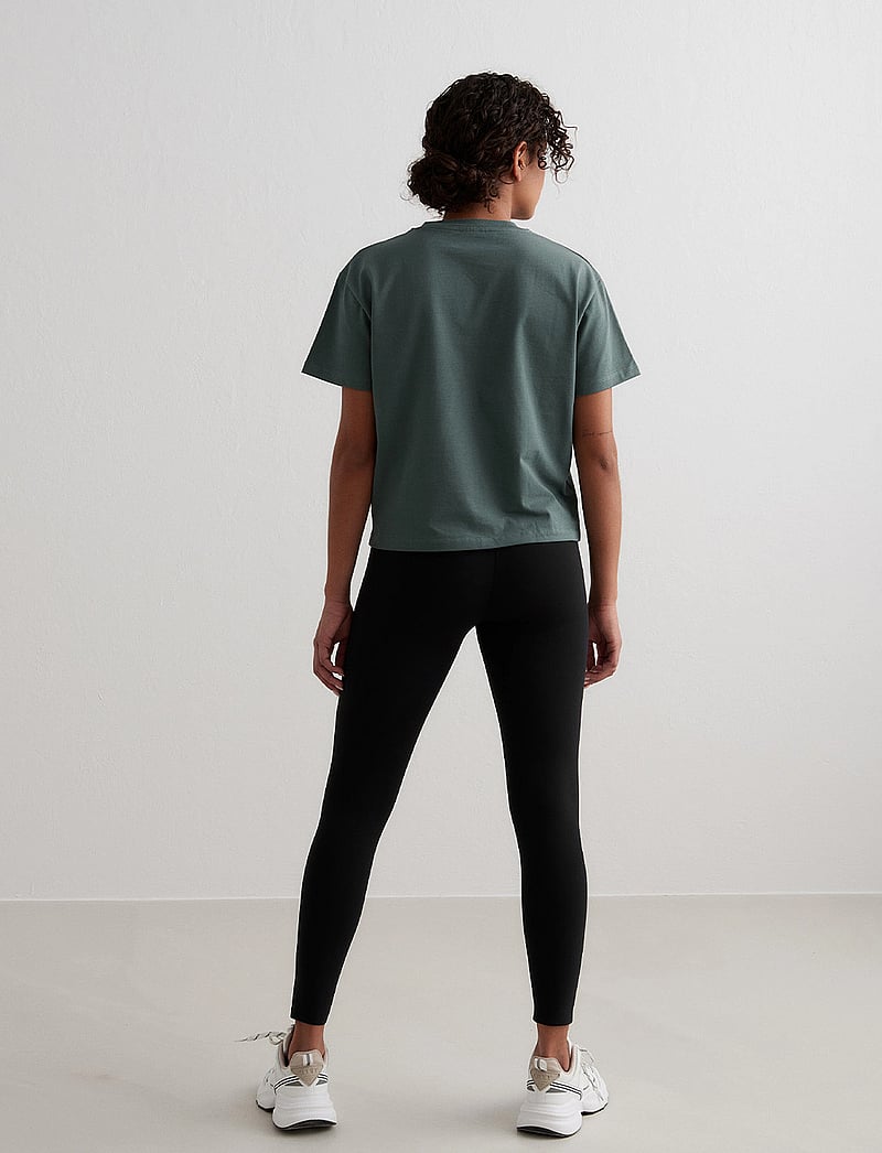 aim´n - Serif Boxy T-Shirt - t-shirts - sage - 5