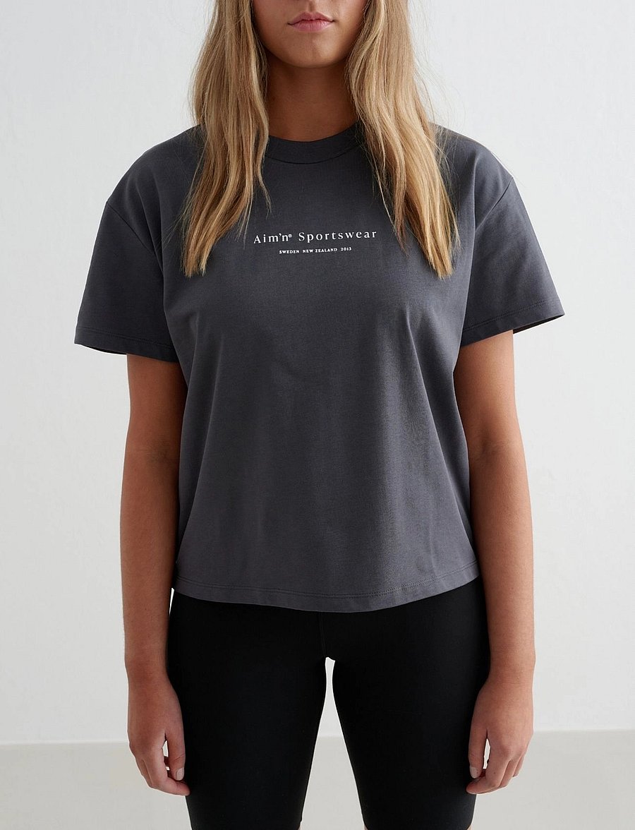aim´n - Serif Boxy T-Shirt - t-shirts - shadow grey - 0