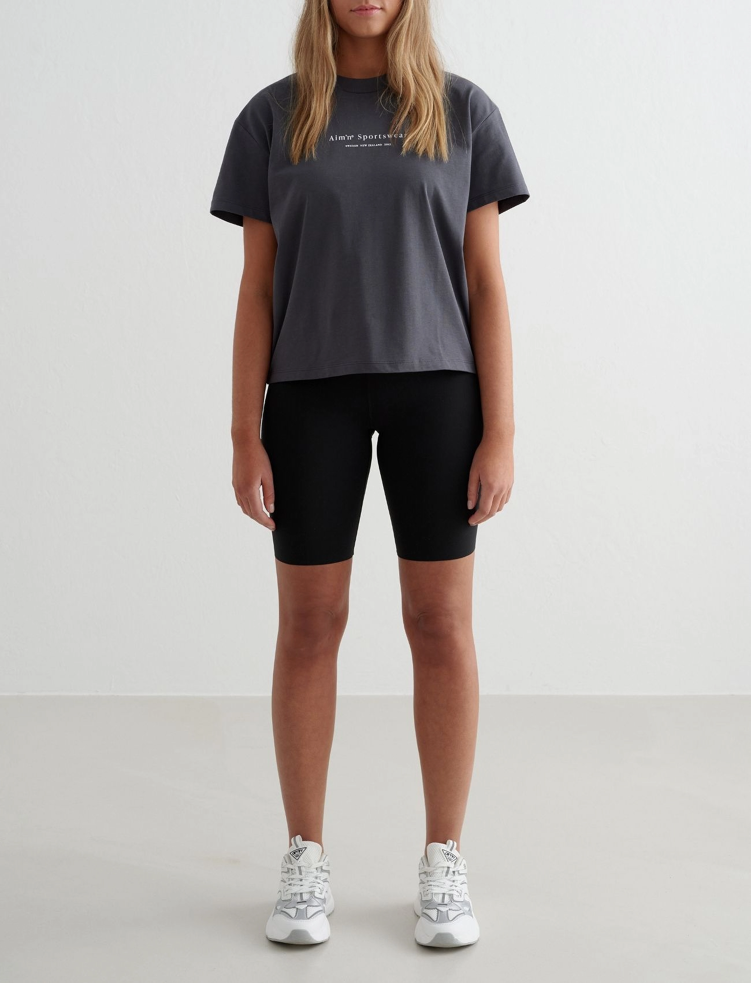 aim´n - Serif Boxy T-Shirt - t-shirts - shadow grey - 4