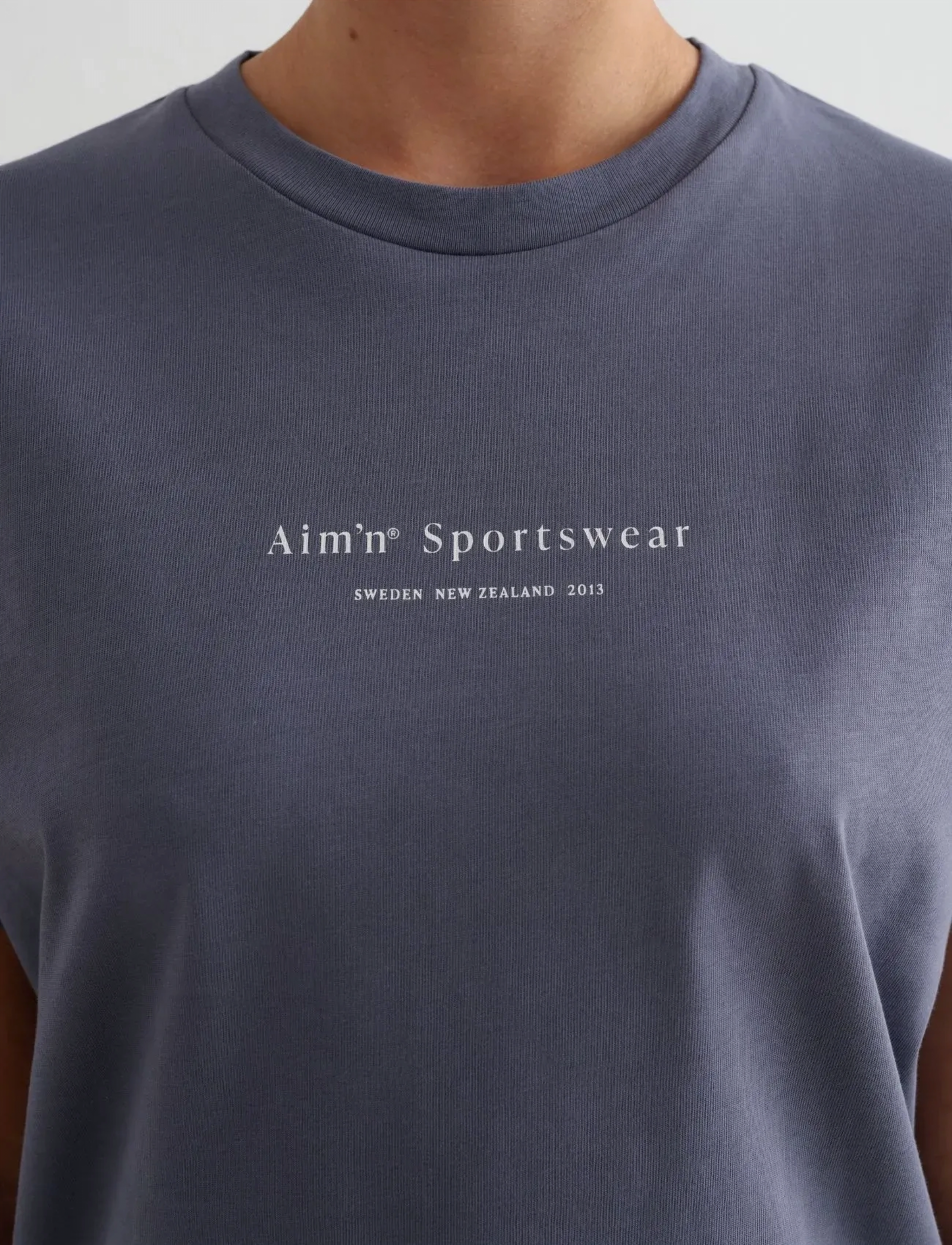 Aimn Serif Boxy T-Shirt dam – bild 6