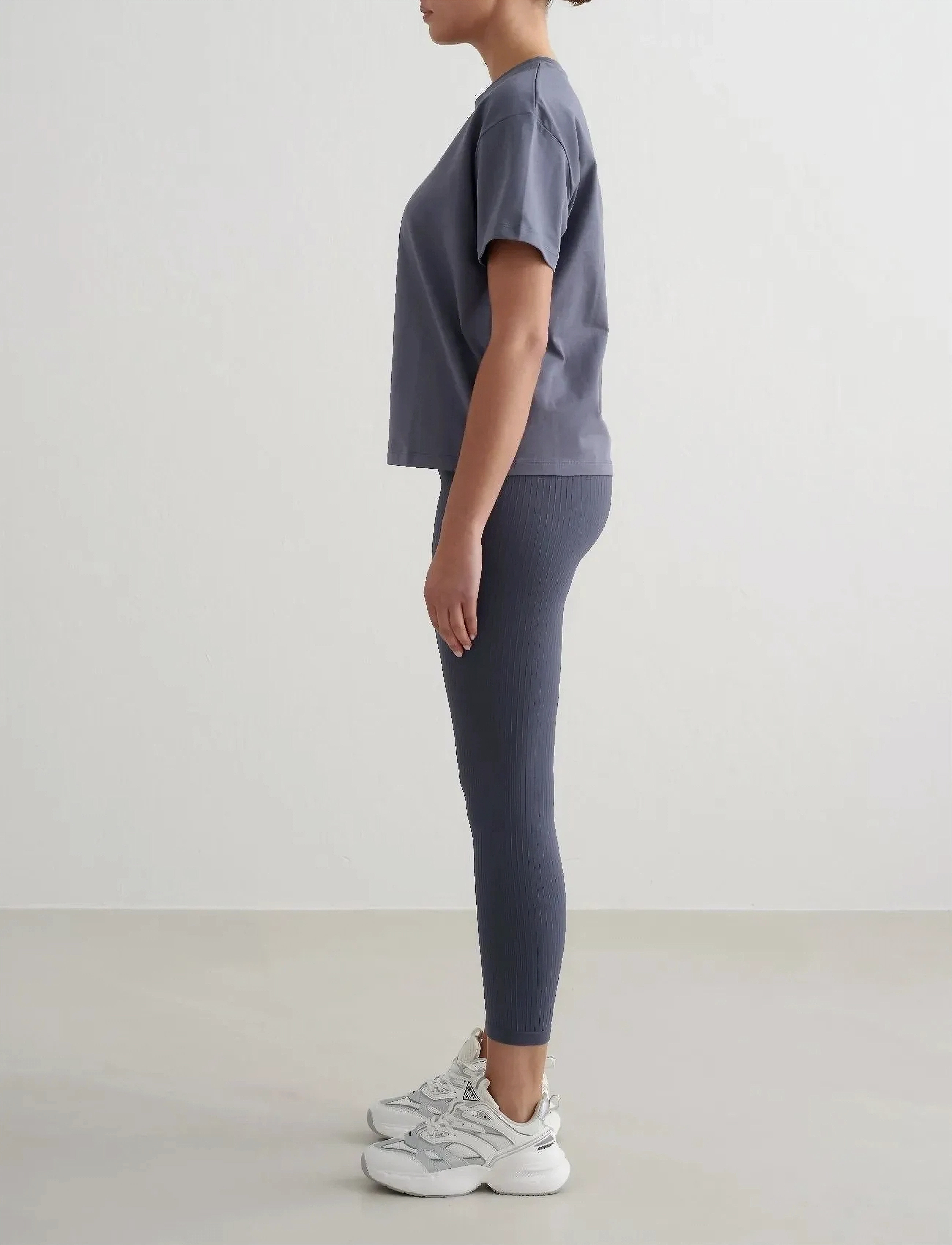 Aimn Serif Boxy T-Shirt dam – bild 7