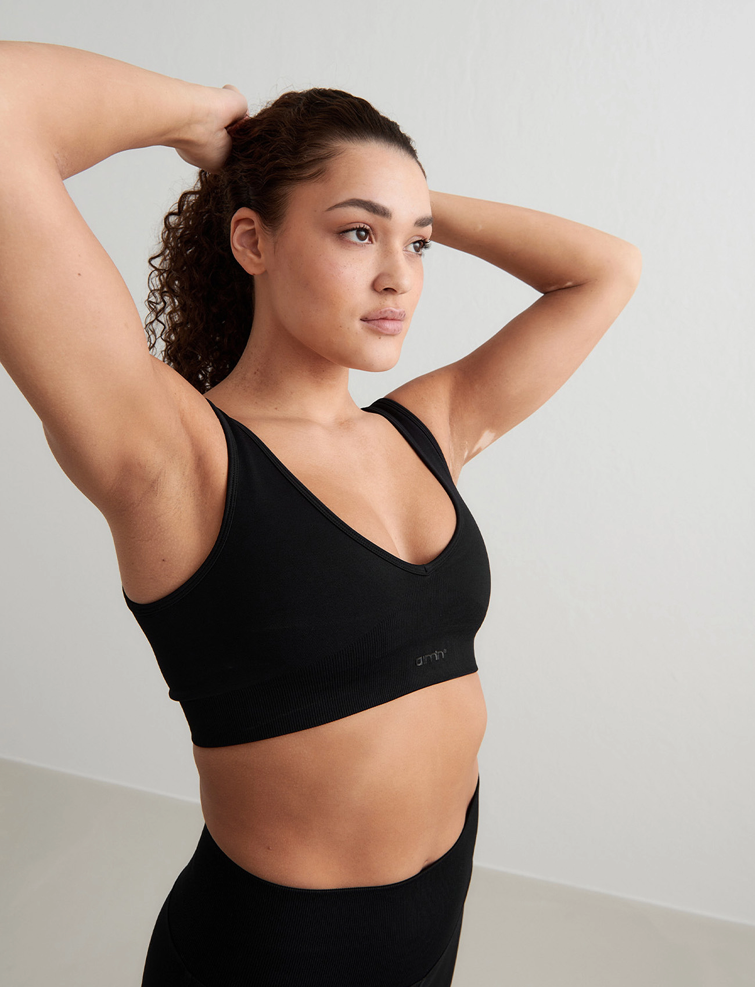 aim´n - Shape Seamless Deep Cut Bra - sports bras - black - 3