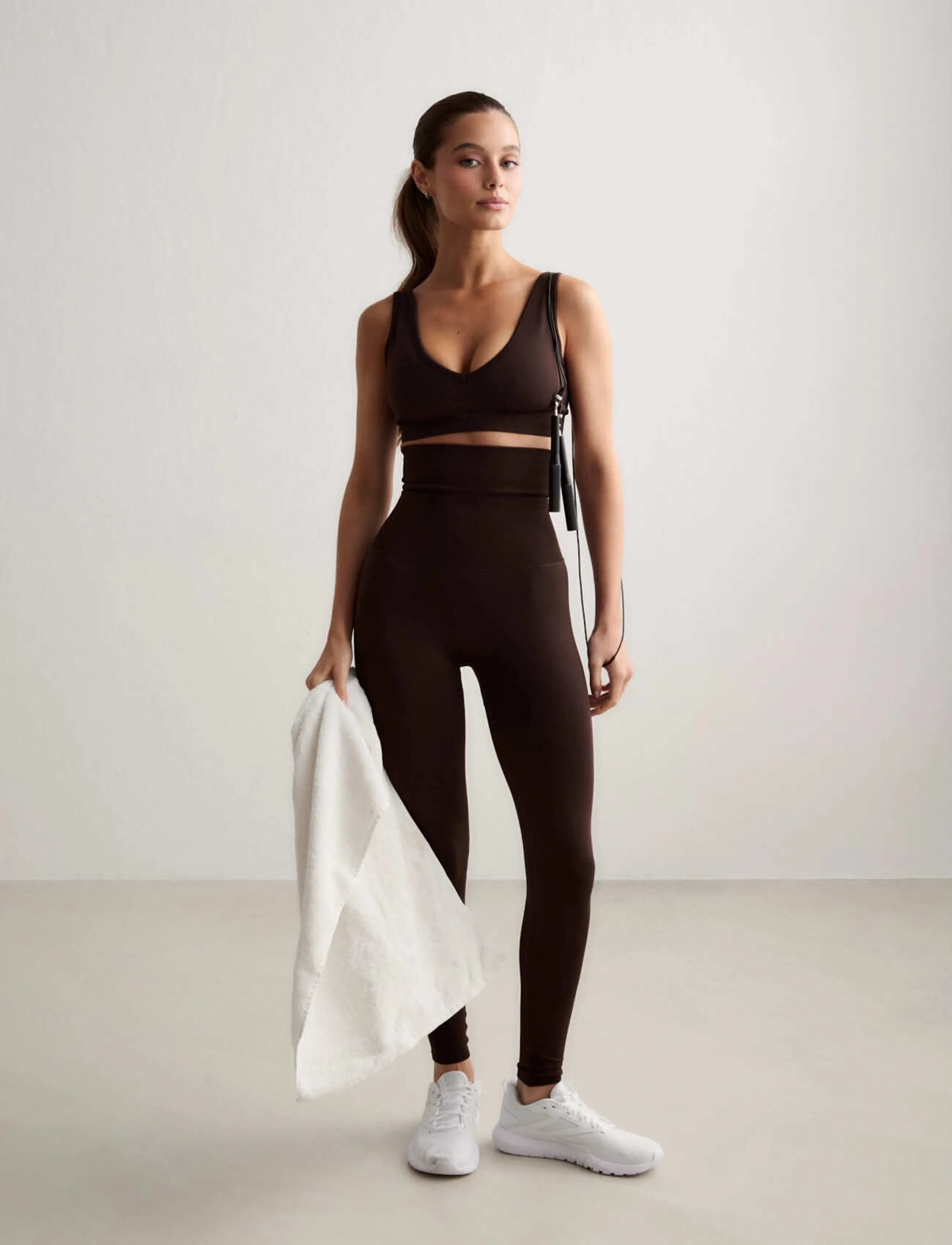 aim´n - Shape Seamless Deep Cut Bra - sport-bhs - chocolate - 3