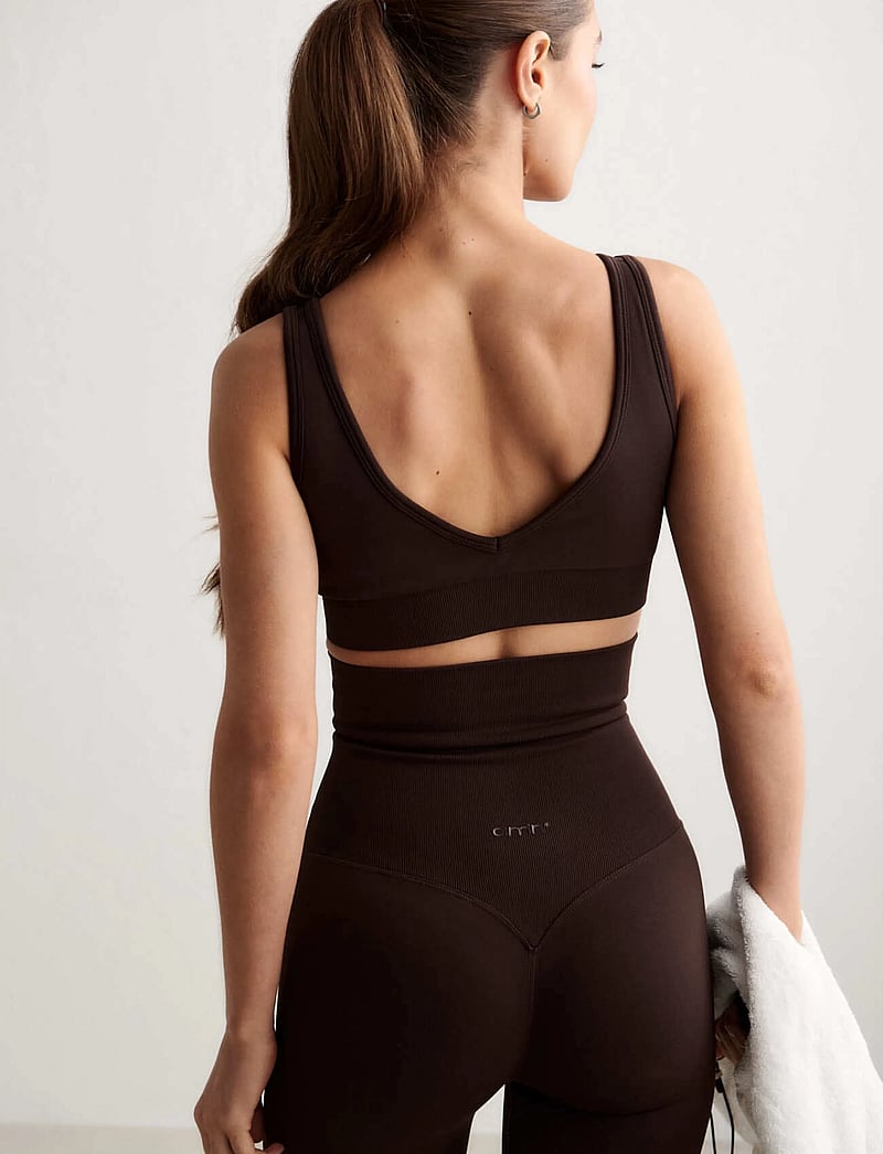 aim´n - Shape Seamless Deep Cut Bra - sport-bhs - chocolate - 4