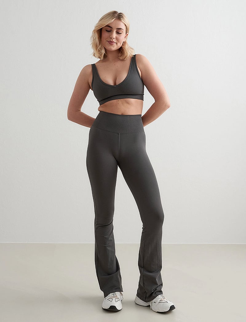 aim´n - Shape Seamless Deep Cut Bra - sport-bhs - shadow grey - 3