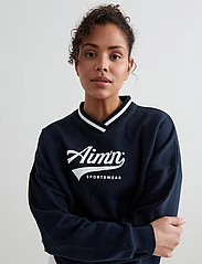 AIM'N - Pitch V-Neck Sweatshirt - megztiniai ir džemperiai - navy - 0