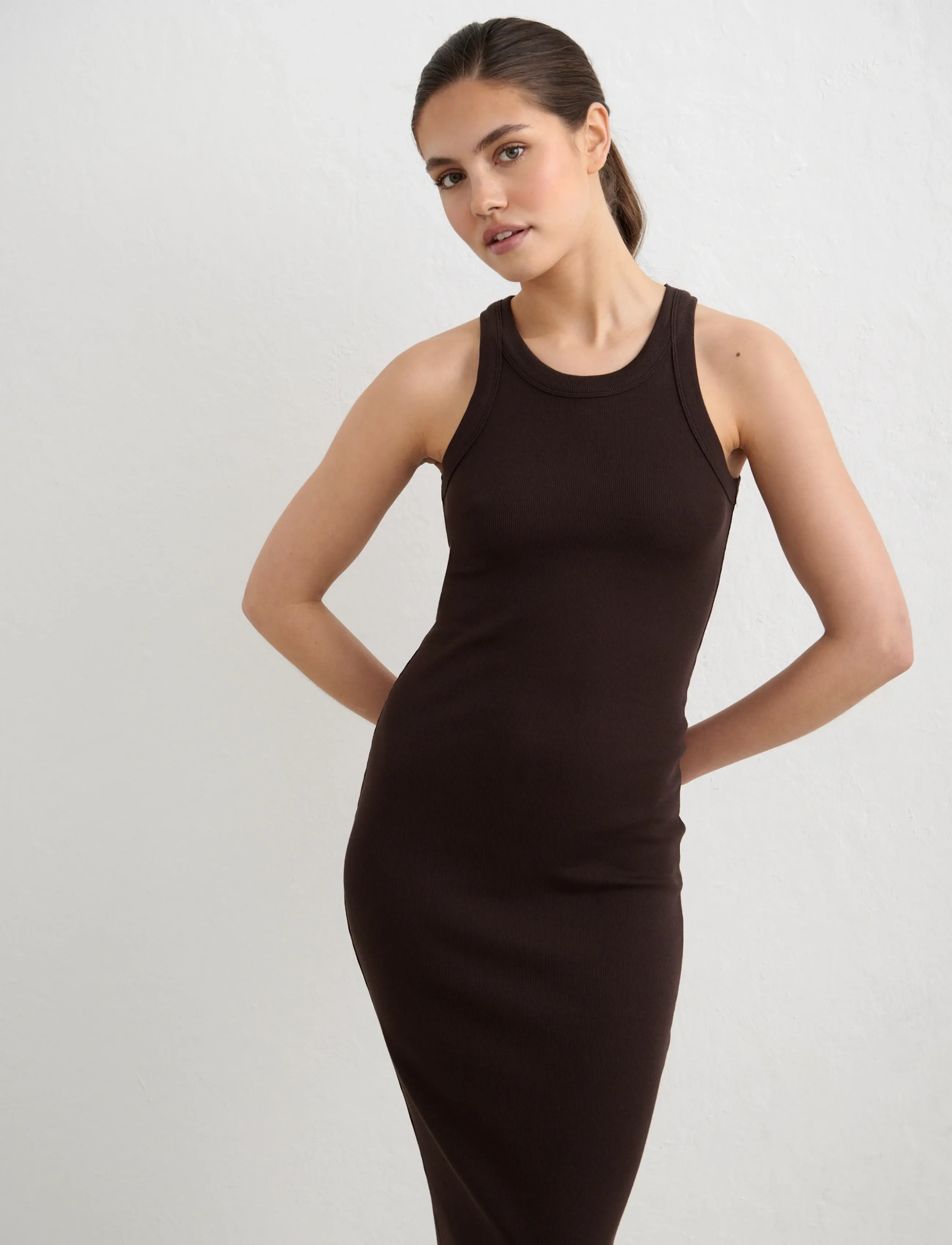 aim´n - Ease Ribbed Tank Dress - kleider & röcke - chocolate - 3