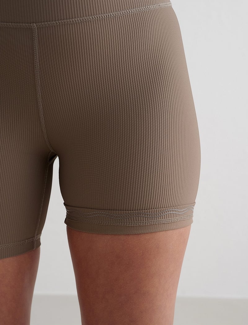 aim´n - Ribbed Performance Midi Biker Shorts - shorts - nougat - 4